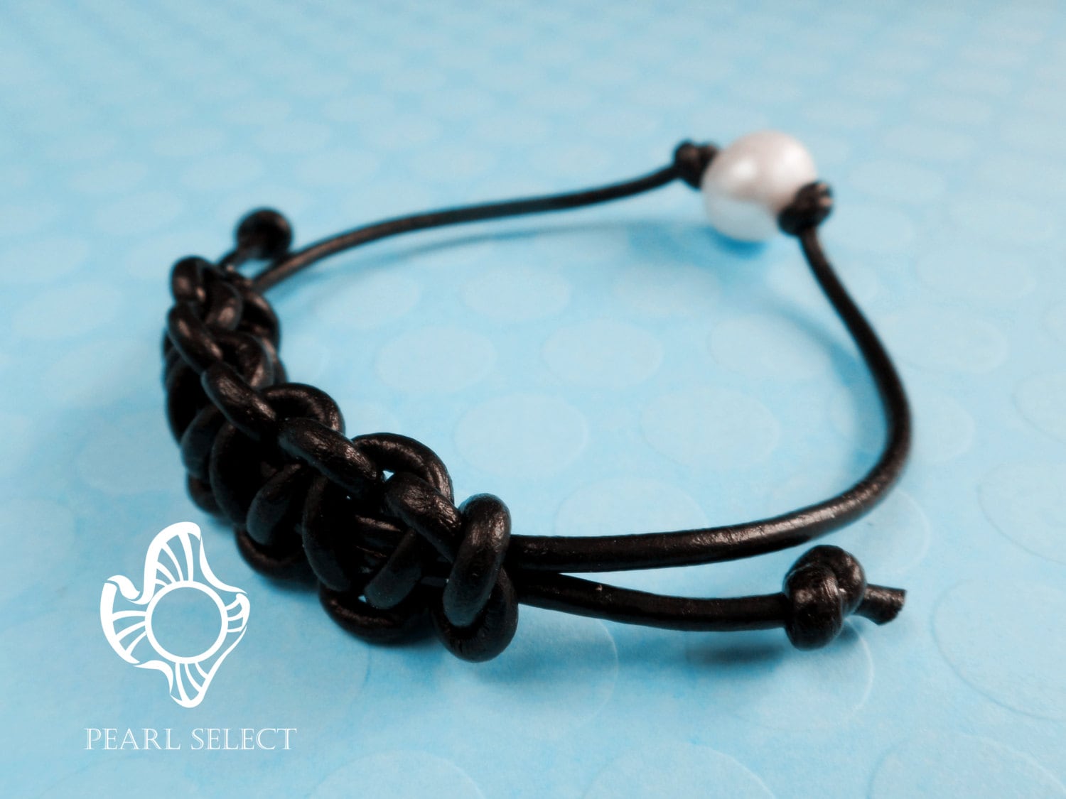 Schwarzes Lederperlen Armband Verstellbare Süßwasserperlenschmuck von PearlSelect
