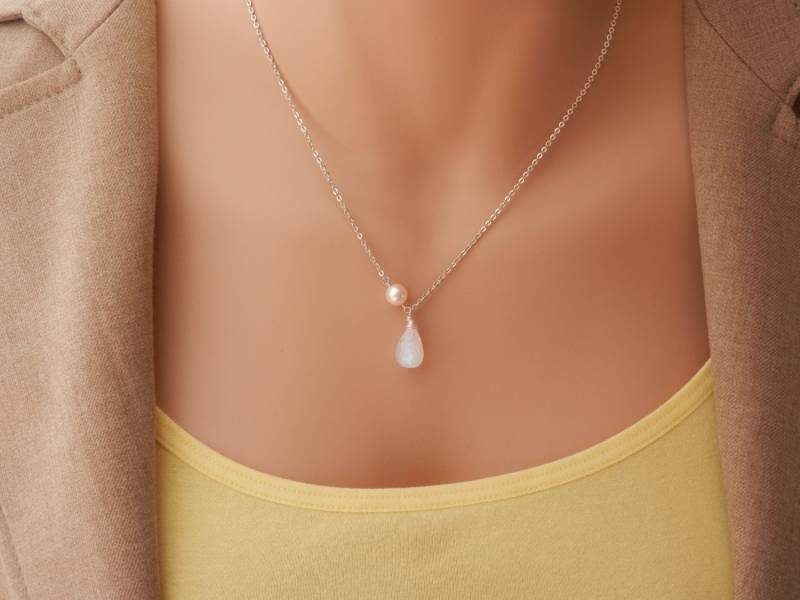 Drahtumwickelte Mondsteinkette von PearlTales