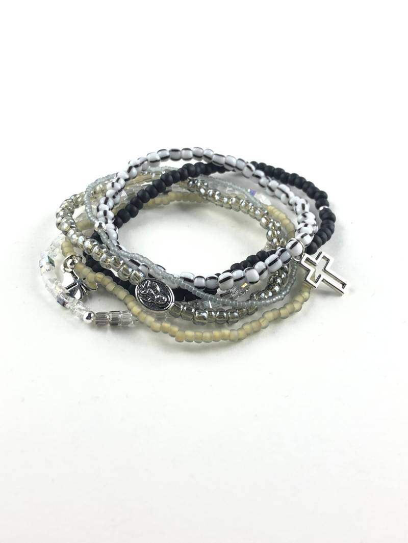 Boho Perlenarmband Bettelarmband-Set 6-Teilig Mit Toho-Perlen Metallperlen Kreuz Schutzheilige Kleeblatt 925 Sterlingsilber Glücksarmband von PearldiverJewel