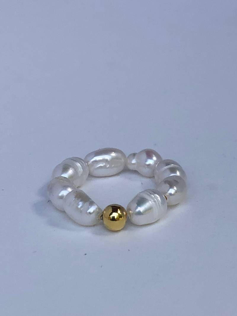 Damen Ring Perlenring Stapelring Aus Süßwasserperlen Mit Vergoldeter Sterlingsilberkugel 4mm von PearldiverJewel