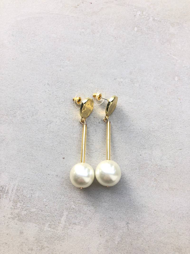 Elegante Ohrhänger Aus Glaswachsperlen Und Goldenen Stiftglasperlen von PearldiverJewel