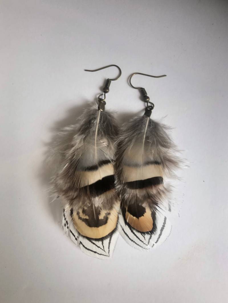 Extravagante Boho Ohrhänger Mit Hühnerfedern Fasanenfedern Und Pfauenfedern von PearldiverJewel