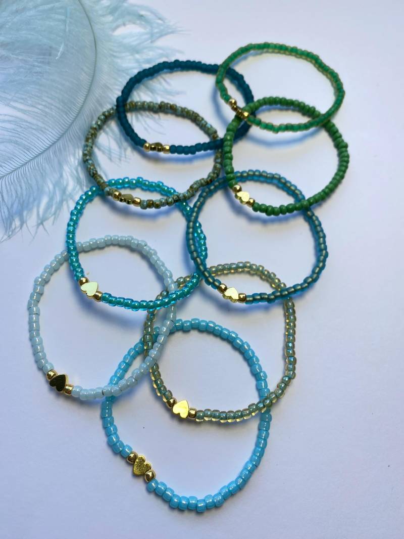 Feines Armband Mit Rocailles Und Hämatitherzen Vergoldet von PearldiverJewel