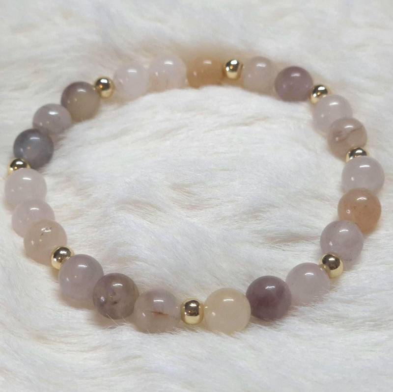 Perlenarmband Steinperlen Rosa-Beige/6mm Handmade von PearlieVonNatalie