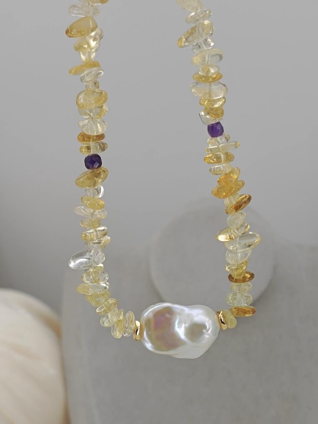 Halskette Aus Citrin Splittern Mit Großer Barockperle - Handgemachter Edelstein Schmuck, Geschenk Für Damen von Pearllabor