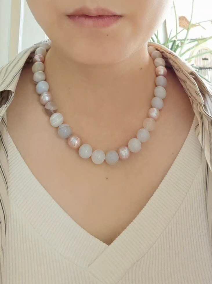 Halskette Aus Grauem Achat Mit Rosa Süßwasserperlen - Handgemachter Schmuck, Geschenk Für Damen von Pearllabor