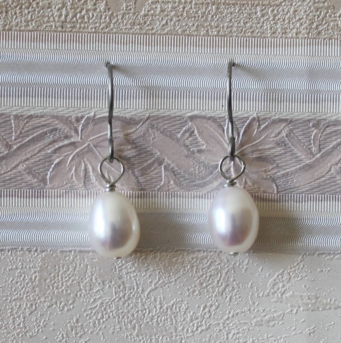 Titan Süßwasser Perle Tropfen Ohrringe, Hypoallergen, Rose Gold Echte Brautjungfer Geschenk von Pearlland88