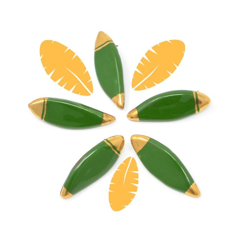 Keramik Ohrringe Mit Gold, Grüne Blatt Ohrstecker, Ohrringe, Statement Schmuck, Designer Schmuck von PearlsAndLavender