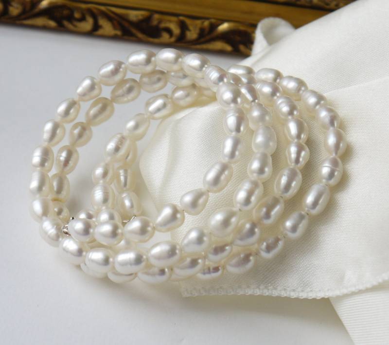 Elfenbein Perlmutt Armband Große Süßwasser Perlen Armreif Manschette Spule Kristallklaren Detail Für Hochzeit Braut von PearlsByTabs