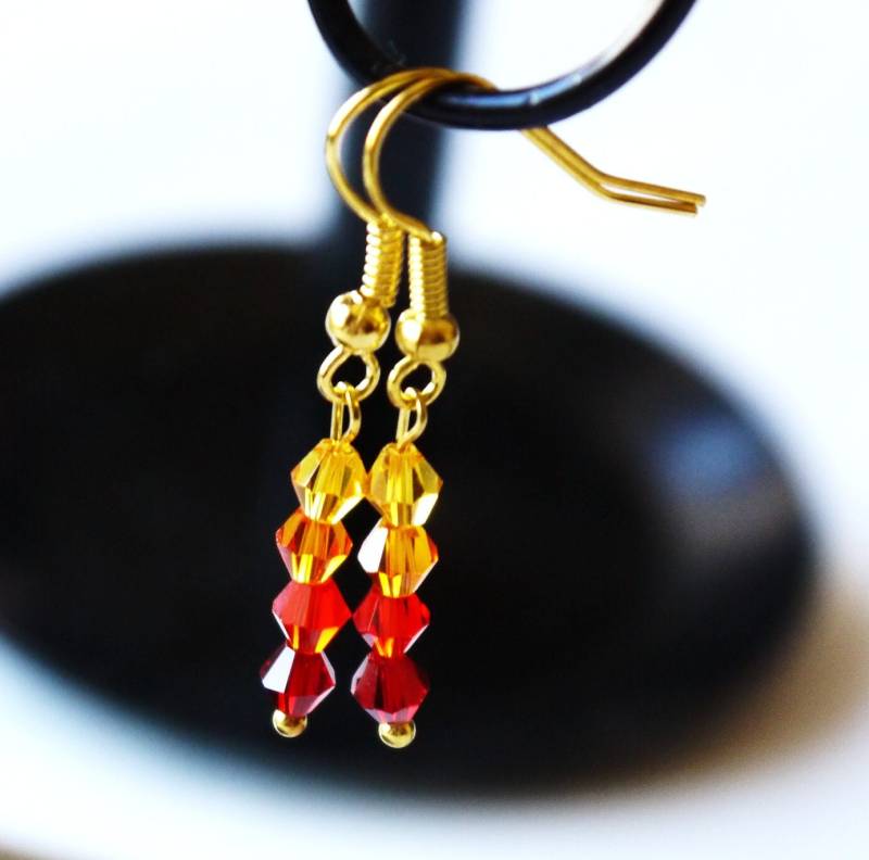 Gold Ohrringe - Flame Farbige Rot Orange Gelb Swarovski Kristall Gold Fisch Haken von PearlsByTabs