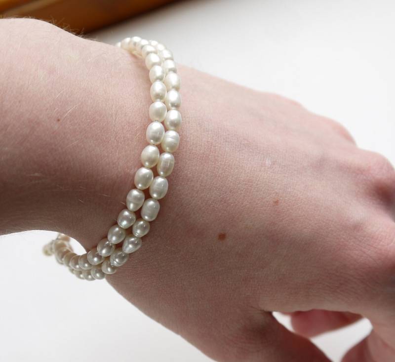 Reis Perle Armband Elfenbein Weiß Süßwasser Armreif Manschette Spule Für Hochzeit Braut von PearlsByTabs