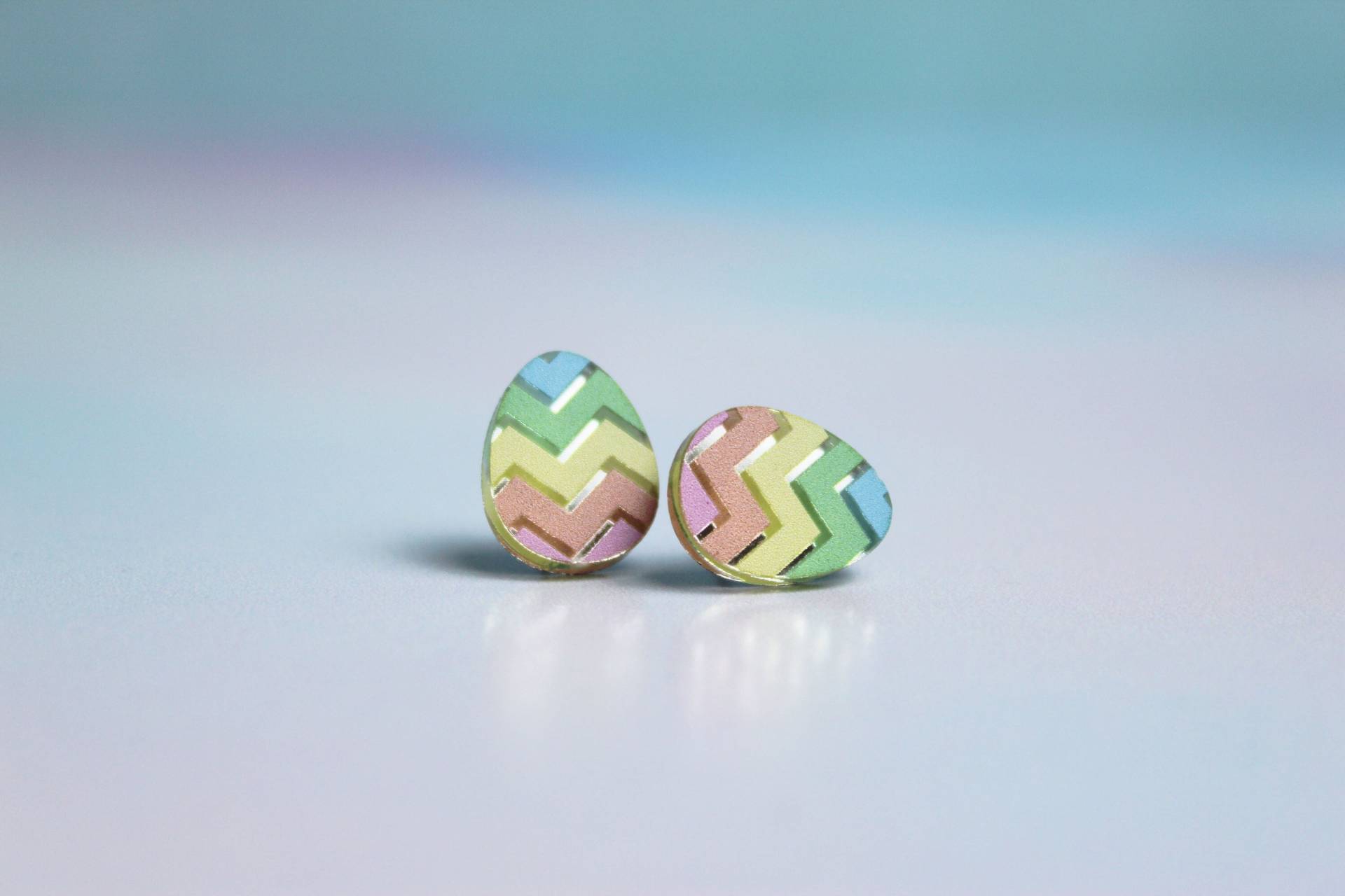 Pastell Chevron Osterei Ohrstecker Silber Spiegel Acryl von PearlsCustomCreation