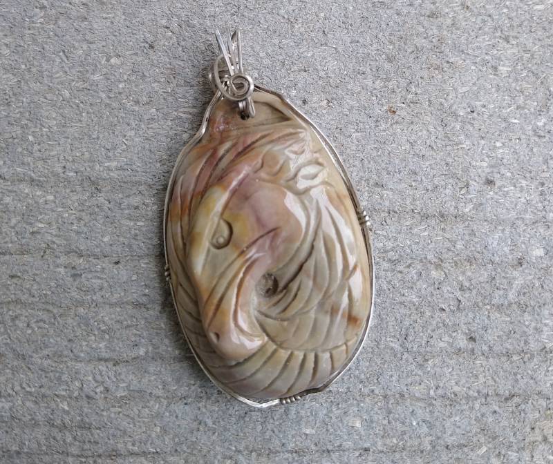 Geschnitzte Stein Anhänger - Heftiger Adlerkopf in Succor Creek Jaspis Draht Eingewickelt Argentium Sterling Silber Geschnitzte Stein Anhänger - Heftiger Adlerkopf in Succor Creek Jaspis Draht Eingewickelt Argentium Sterling Silber von PearlsOfHopeJewelry