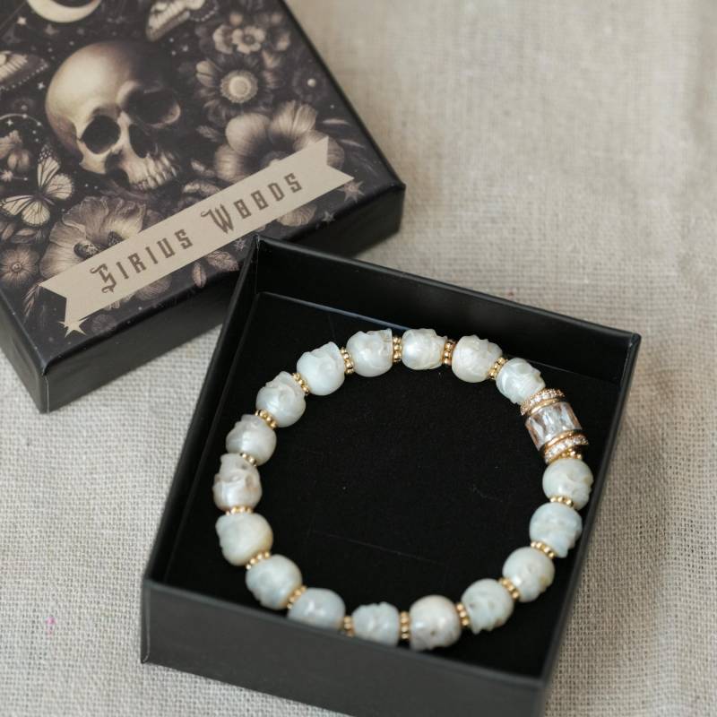 Natürliche Perle Schädel Armband | Handgeschnitztes Perlen-Schädel-Armband Gruseliges Gothic Schmuck Geschenk Für Sie von PearlsTale