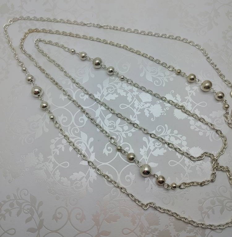 Vintage Silber Ton 54 Zoll Extra Lang Abgestufte Runde Perlenkugel Glieder Texturiert Oval Rolo Kette Halskette Layer Stack Vintage Silber Ton 54 Zoll Extra Lang Abgestufte Runde Perlenkugel Glieder Texturiert Oval Rolo Kette Halskette Layer Stack von PearlsTreasureFinds