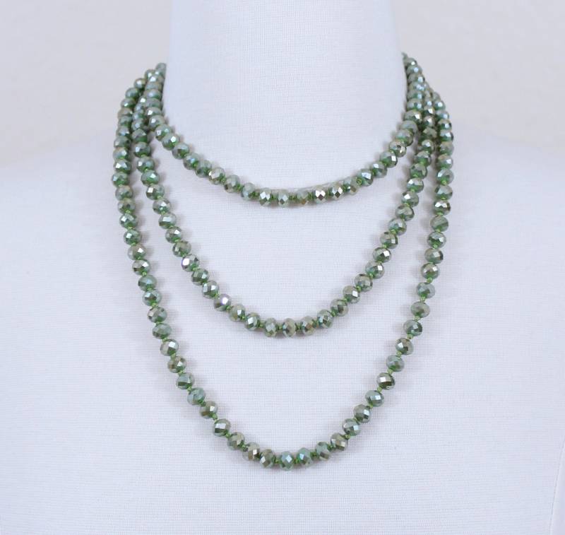 Grüne Kristallperlen Lange Halskette 48 "Glas Statement Halskette von PearlsandBeyond