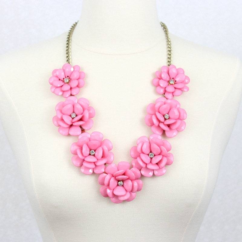 Harz Blumen Statement Halskette Strass Rosen Schmuck von PearlsandBeyond