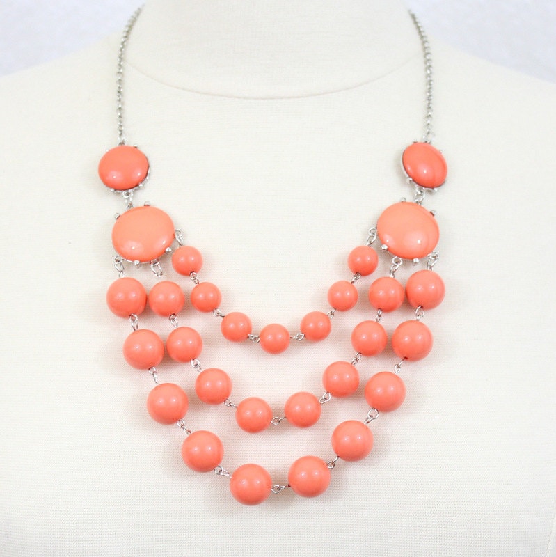 Korallen Resin Bubble Halskette Chunky Multi Strand Bib Statement Halskette von PearlsandBeyond