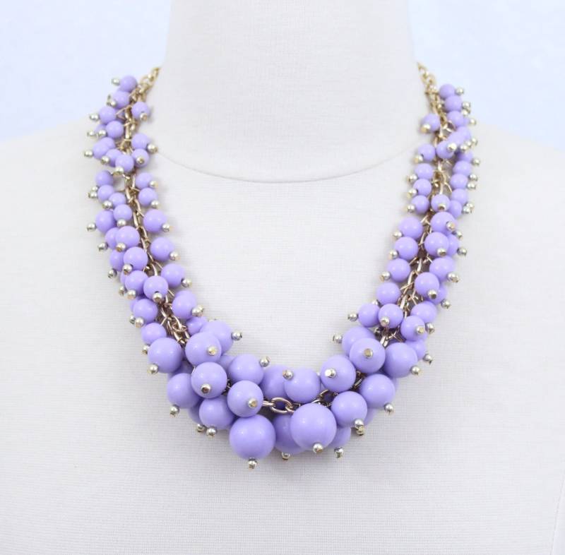 Lavendel Harz Perlen Cluster Halskette Lila Statement Schmuck von PearlsandBeyond