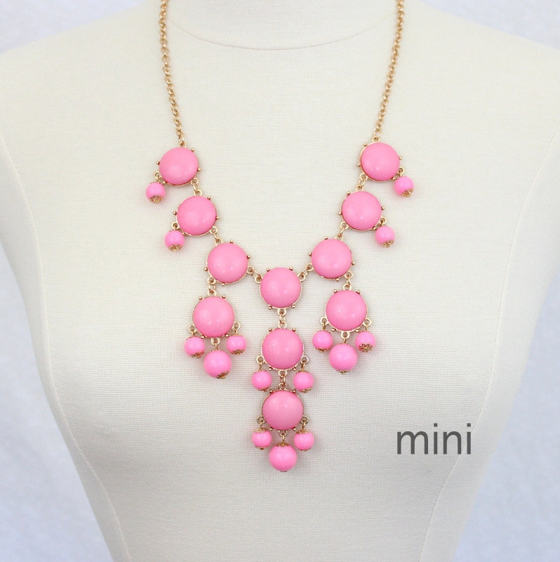 Rosa Harzblase Bib Halskette - Vergoldete Kette von PearlsandBeyond