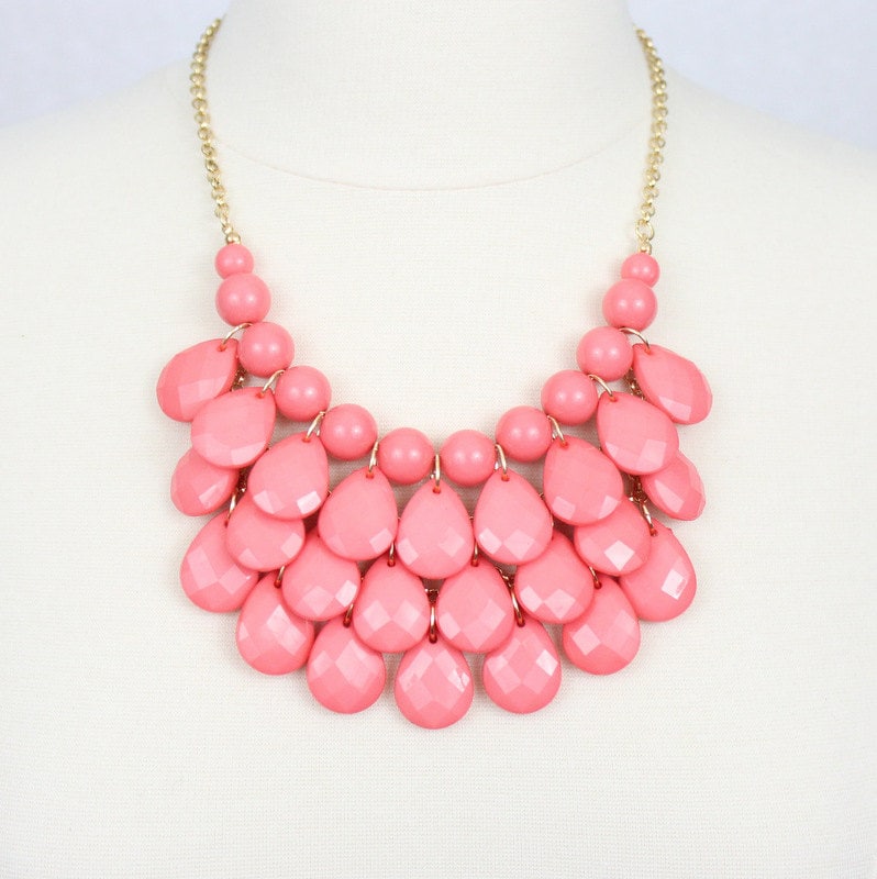 Rosa Teardrop Statement Halskette Resin Bib Halskette & Ohrringe Im Set von PearlsandBeyond