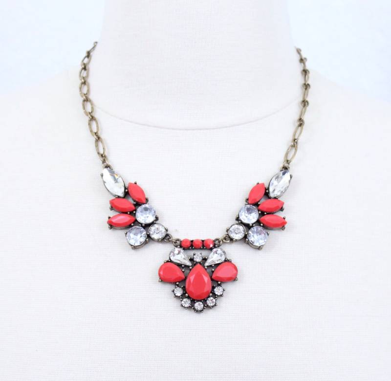 Roter Rhinestone-statement Halskette Floral Cabochon Schmuck von PearlsandBeyond