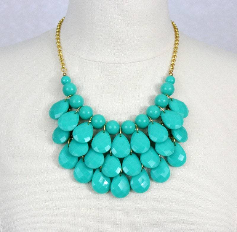 Teal Tropfen Bib Halskette Chunky Resin Statement Schmuck von PearlsandBeyond