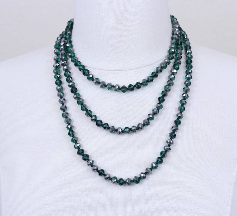 Tiefgrüne Kristallperlen Lange Halskette Glas Statement Schmuck von PearlsandBeyond