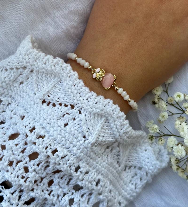 Perlenarmband Mit Beigen Kristallperlen Und Teddy Anhänger - 10178 von Pearlsbyhelin