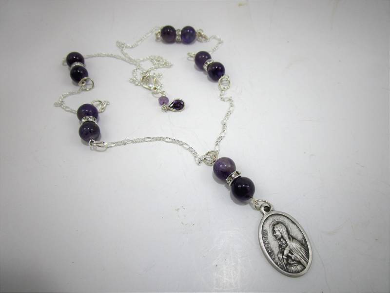 Echte Amythyst Perlen & St. Monica Die Schutzpatronin Der Alkoholiker 24 "Halskette. Schwere Sp Figaro Kette. Medaille Und Kette in Italien von PearlsofMary
