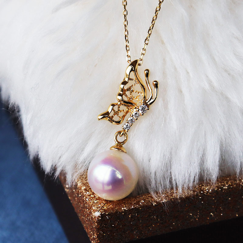 Akoya Perle Schmetterling Halskette 18K Gold Diamant Anhänger von Pearlyuumi