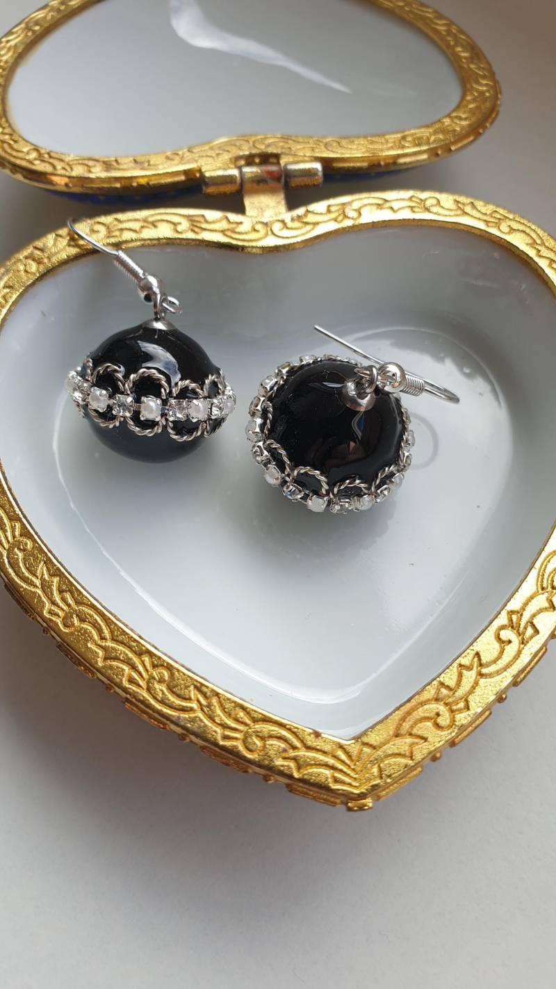 Elegante Handgefertigte Ohrringe in Schwarz Und Silber - Vintage-Inspirierter Schmuck Elegante Handgefertigte Ohrringe in Schwarz Und Silber - Vintage-Inspirierter Schmuck von Pearrlamur