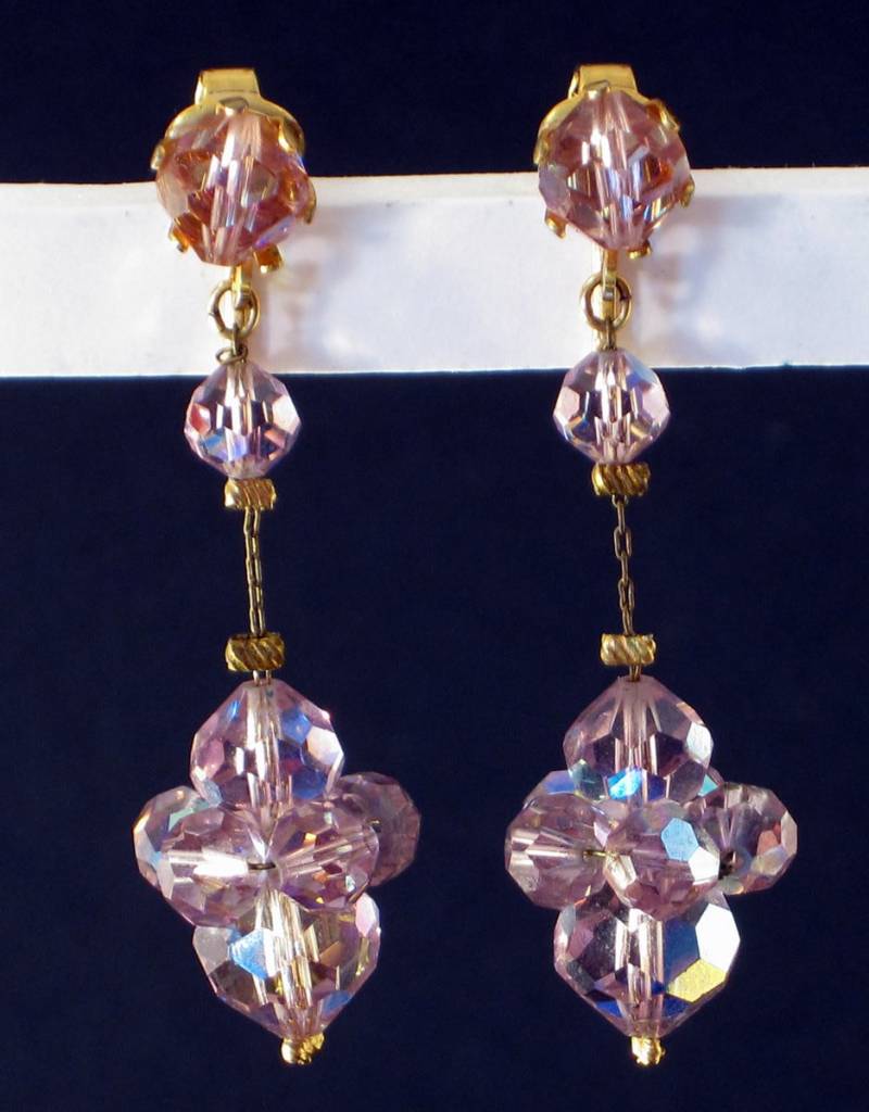 Vintage Ohrringe Chandelier Ohrclips Gold Rosa Aurora Borealis Kristalle Vintage Ohrringe Chandelier Ohrclips Gold Rosa Aurora Borealis Kristalle von PearyNiceThings