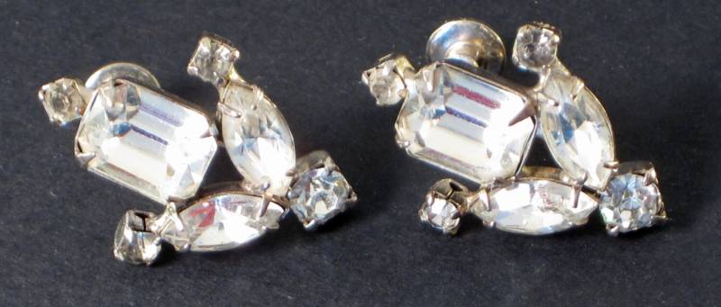 Vintage Ohrringe Mit Weißen Aurora Borealis Kristallen Vintage Ohrringe Mit Weißen Aurora Borealis Kristallen von PearyNiceThings