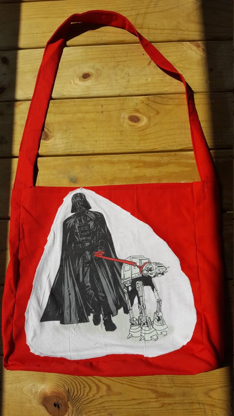 Darth Vader Mit Bei T Shirt Patch Rote Canvas Tasche von PeasthePrincess