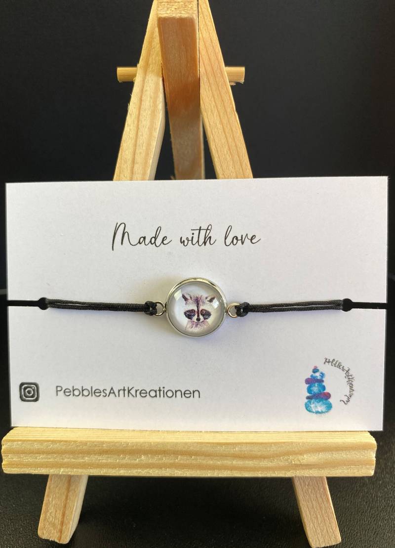 Handgemachtes Armband Waschbär - Makrameearmband Bär Freundschaftsbändchen Grau/ Schwarz/ Individuelles Geschenk/Handgemachter Schmuck von PebblesArtKreationen