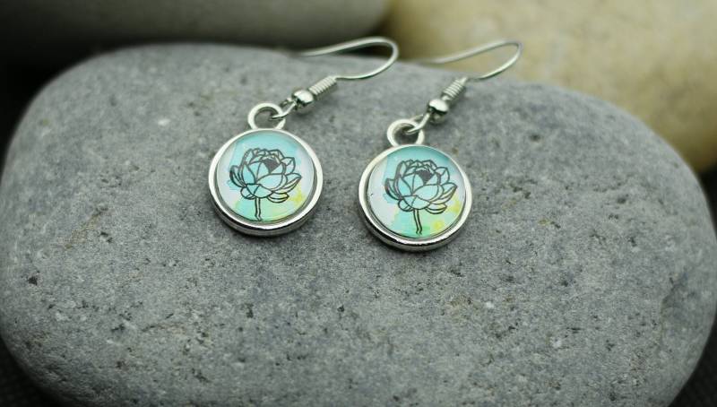 Silberne Ohrringe Seerose Von Handgemalten Aquarell, Rose, Hängende Damen, Schmuck von PebblesArtKreationen