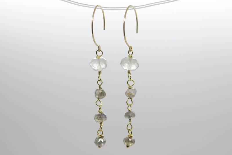 Goldohrringe 14K Mit Schimmerndem Labradorit in Grau von PebblesSchmuckdesign