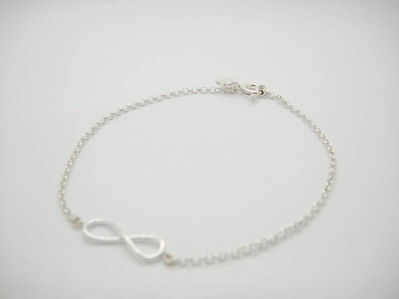 Infinity Ganz Zartes Armband Mit Liegender Acht in 925 Silber von PebblesSchmuckdesign