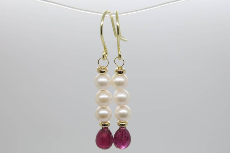 Ruby...feine Akoya & Rubin 585 Goldohrringe von PebblesSchmuckdesign