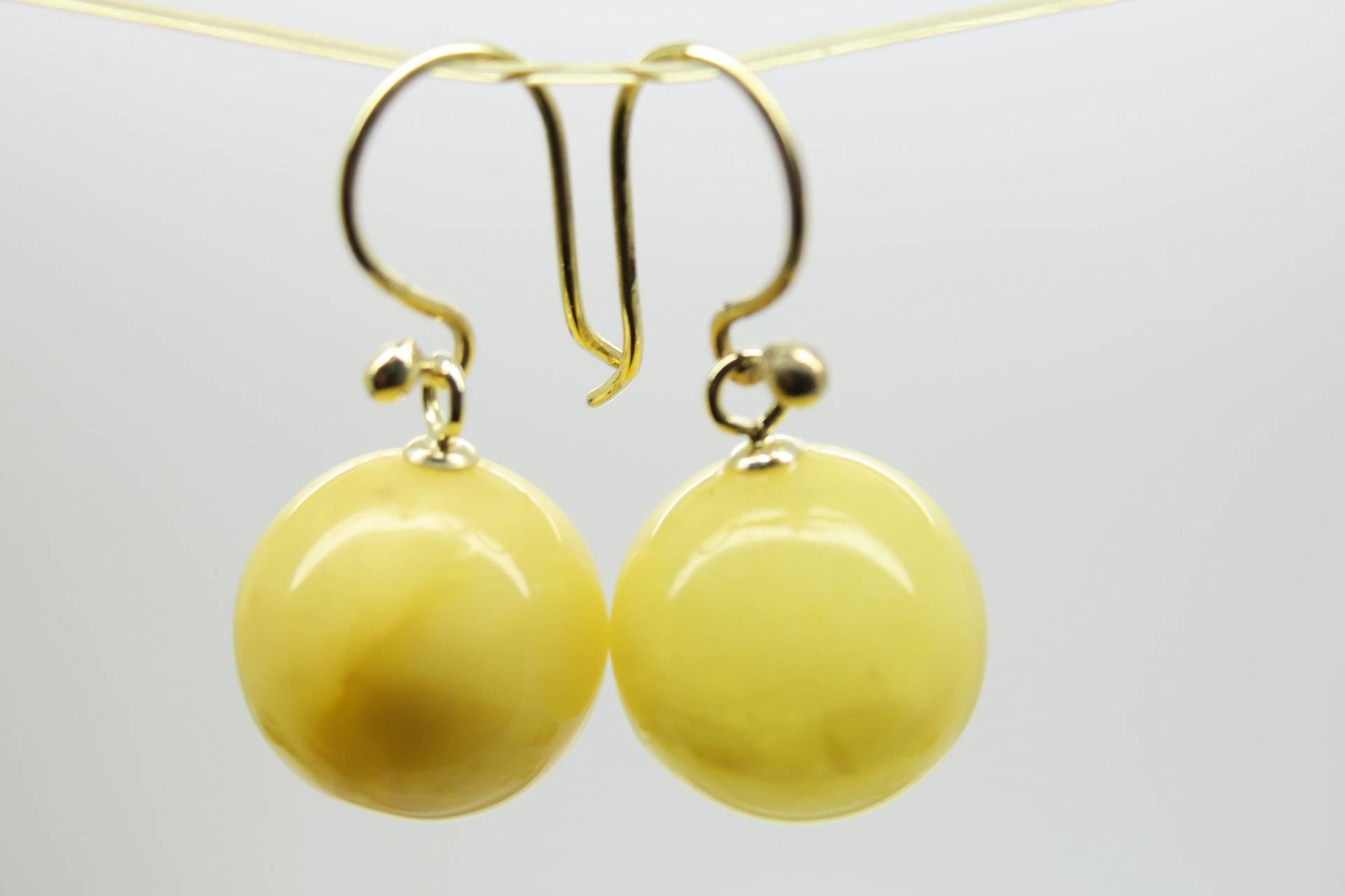 Weihnachtsgeschenk Edel, Wechselschmuck, Große, Gelbe Bernstein Einhänger Kugel, Mit 750/18K Gelbgold Aufhängung Von Pebbles-Schmuckdesign von PebblesSchmuckdesign