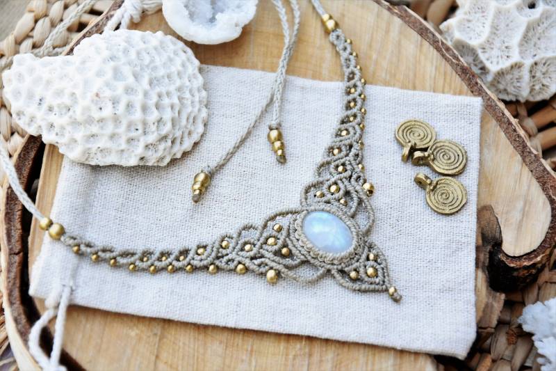 Mondstein Halskette, Boho Makramee Heilstein Hochzeit Halskette von PebblesTribalCraft