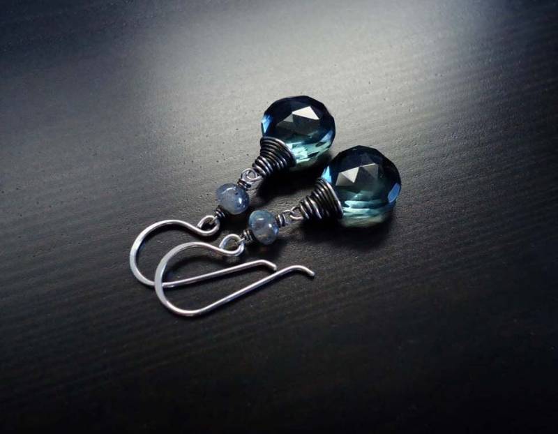 Grauer Quarz Und Labradorit Ohrringe, Sterling Silber, Draht Gewickelt, Schmuck, Oxidiert von PebblesandJewels