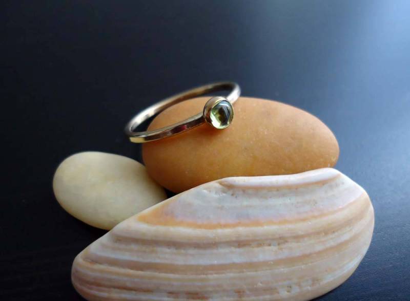 Peridot Ring August Geburtsstein, 14Kt Gold Fill, Us Size 7 von PebblesandJewels