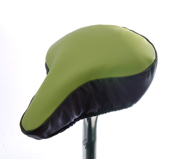 Soft Avocado, Ein Leder Sattelbezug Mit Spritzwasserfestem Sockel, Um Sie Geschützt, Bequem Und Aussehend & Gefühlt Zu Halten, Oh So Gut Soft Avocado, Ein Leder Sattelbezug Mit Spritzwasserfestem Sockel, Um Sie Geschützt, Bequem Und Aussehend & Gefühlt Zu Halten, Oh So Gut von PedalShed