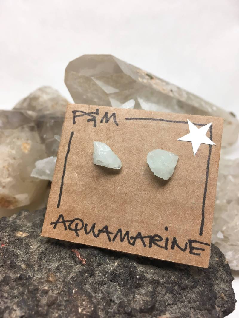 Aquamarin Kristall Stud Ohrringe - Sterling Silber Post Roh, Rau Stein Natürliche Mineral Beauty von PedalandMetal