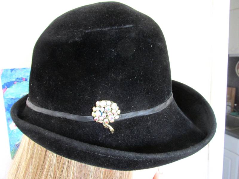 Hut - Schwarze Velour Handgefertigte Deutsche Cloche Vintage von PeddlersCaravan