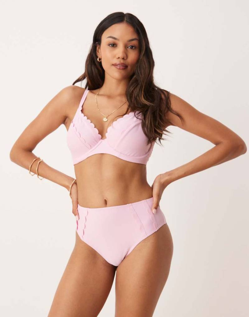 Peek & Beau - Bikinihose in Babyrosa mit doppeltem Muschelsaum und hohem Bund von Peek & Beau