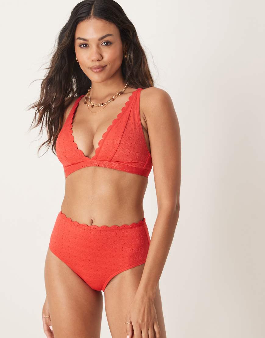 Peek & Beau - Bikinihose in Rot mit Lockstickerei, hoher Taille und Muschelsaum von Peek & Beau