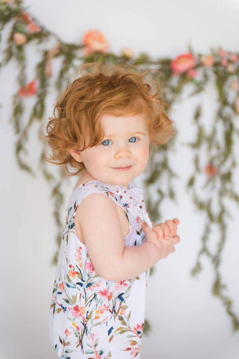 Foto-Requisit-Sitter 12-18 Monate Mädchen Tieback von PeekABooProps